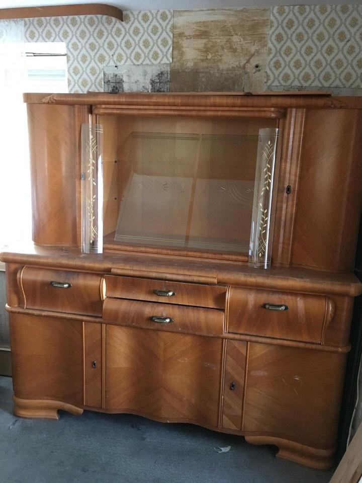 Holzbuffet mit Vitrine, Schubladen dunkles Holz alt Antiquität in Hausen Oberfr.