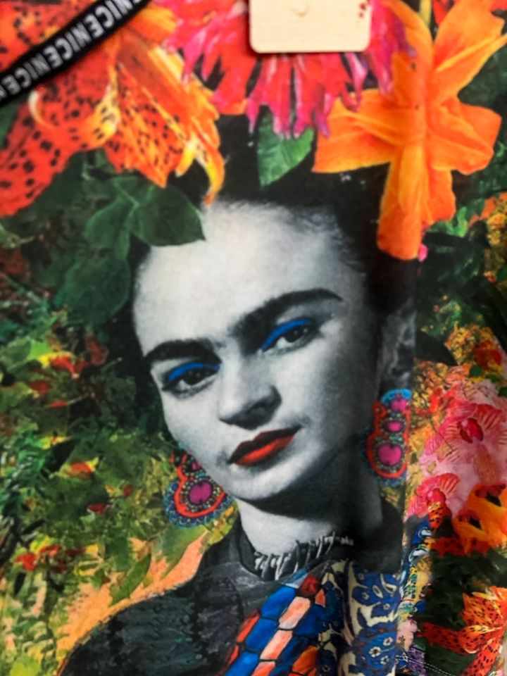 SALE Frida Kahlo Muster Druck Feinstrick Viskose Pullover in Mainz