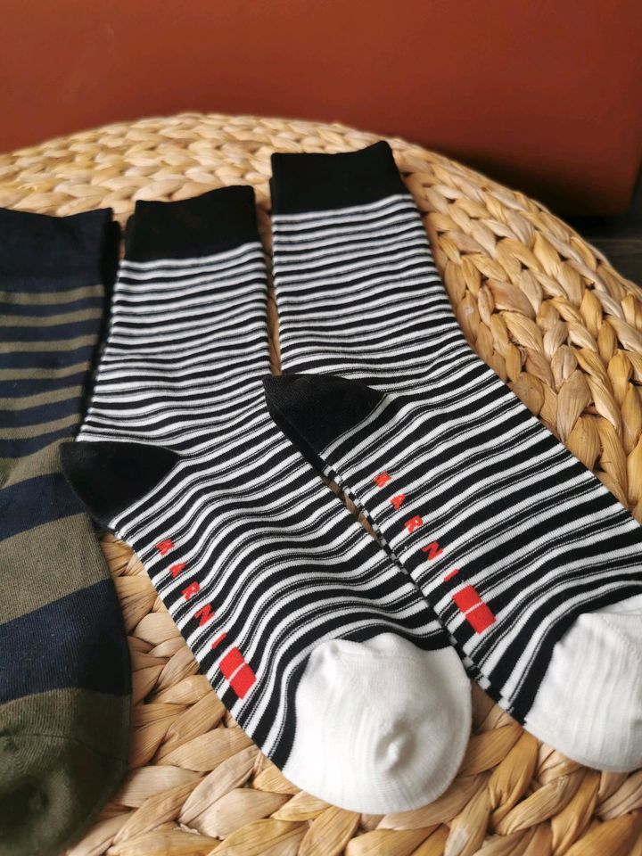 Marni x Uniqlo Socken Gr. 36-40 in Wiesbaden