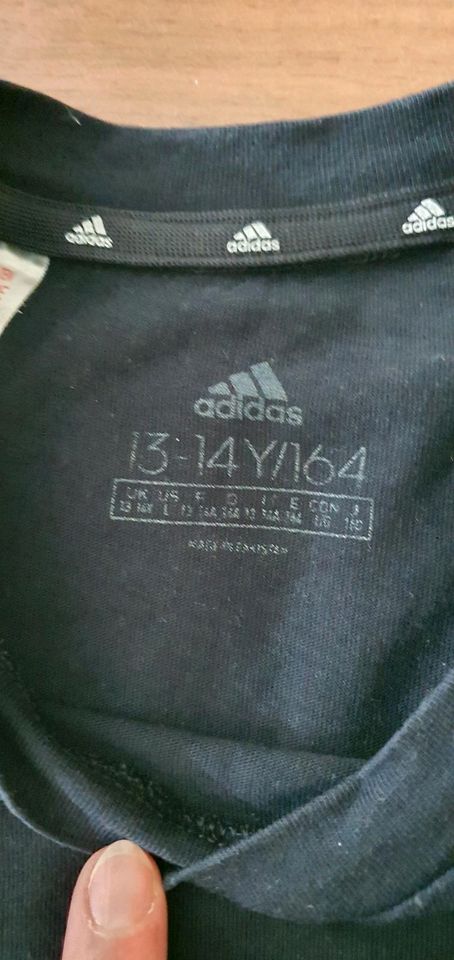 Adidas Shirt Größe 164 in Berlin