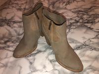Vero Cuoio Paul Barritt New York Stiefelette beige 39 Nordrhein-Westfalen - Hünxe Vorschau