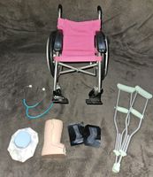 Puppen Kranken Set Rollstuhl Unterarmgehstützen Gips Stethoskop Nordrhein-Westfalen - Porta Westfalica Vorschau