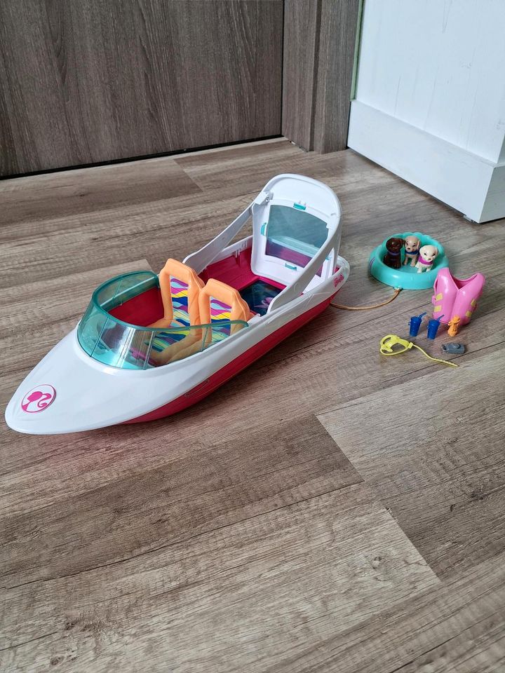 Barbie Boot mit Zubehör in Wurzen