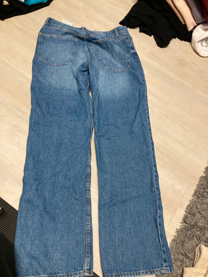 Bershka Straight Jeans Gr. 40 in Niederdorfelden