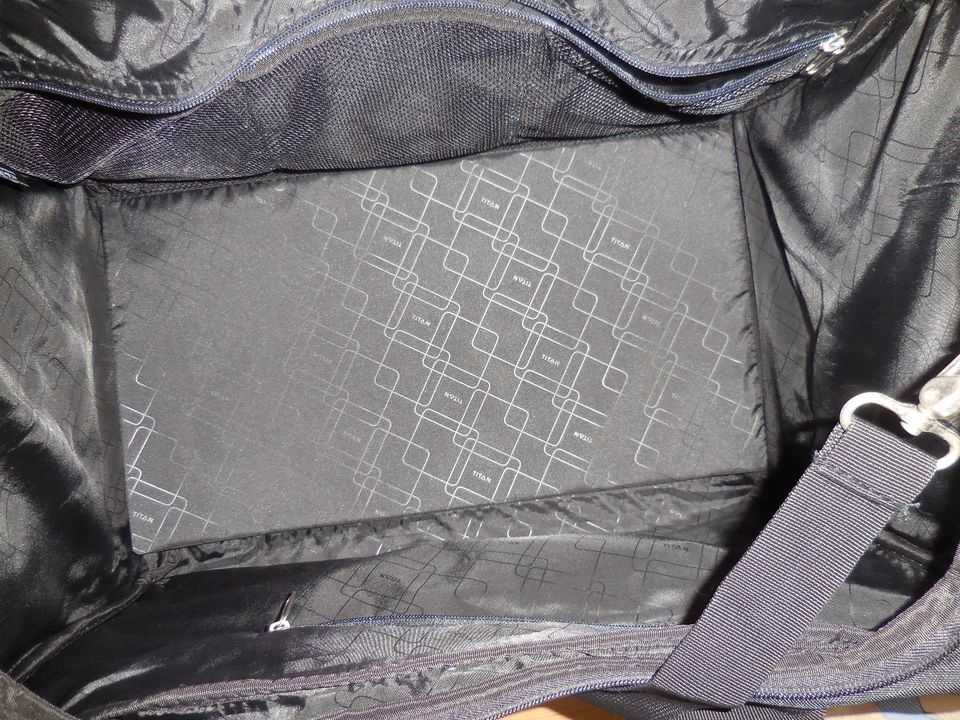Titan Reisetasche Handgepäck schwarz in Bottrop