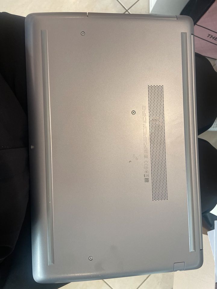 HP 250 G7 (15,6 Zoll / HD) Business Laptop in Rietberg