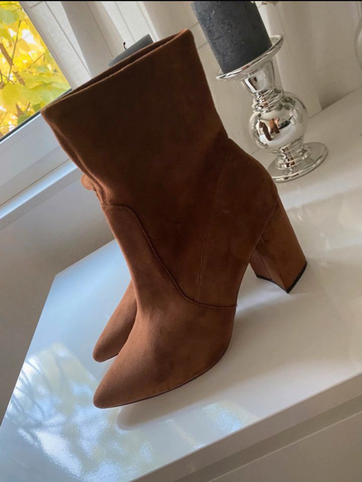 Stiefelette Hallhuber Blockabsatz Damen Schuhe Gr40 cognac NEU in  Nordrhein-Westfalen - Gelsenkirchen | eBay Kleinanzeigen ist jetzt  Kleinanzeigen