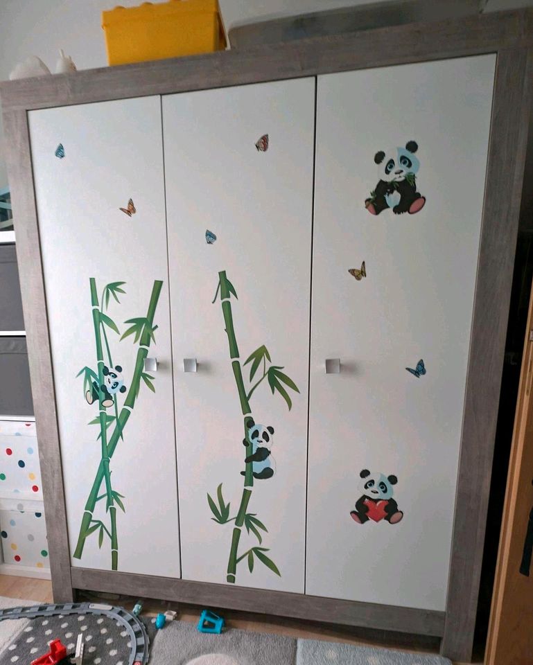 Schardt Kinderzimmer Set Bett mit Matratze Schrank Wickelkommode in Westheim