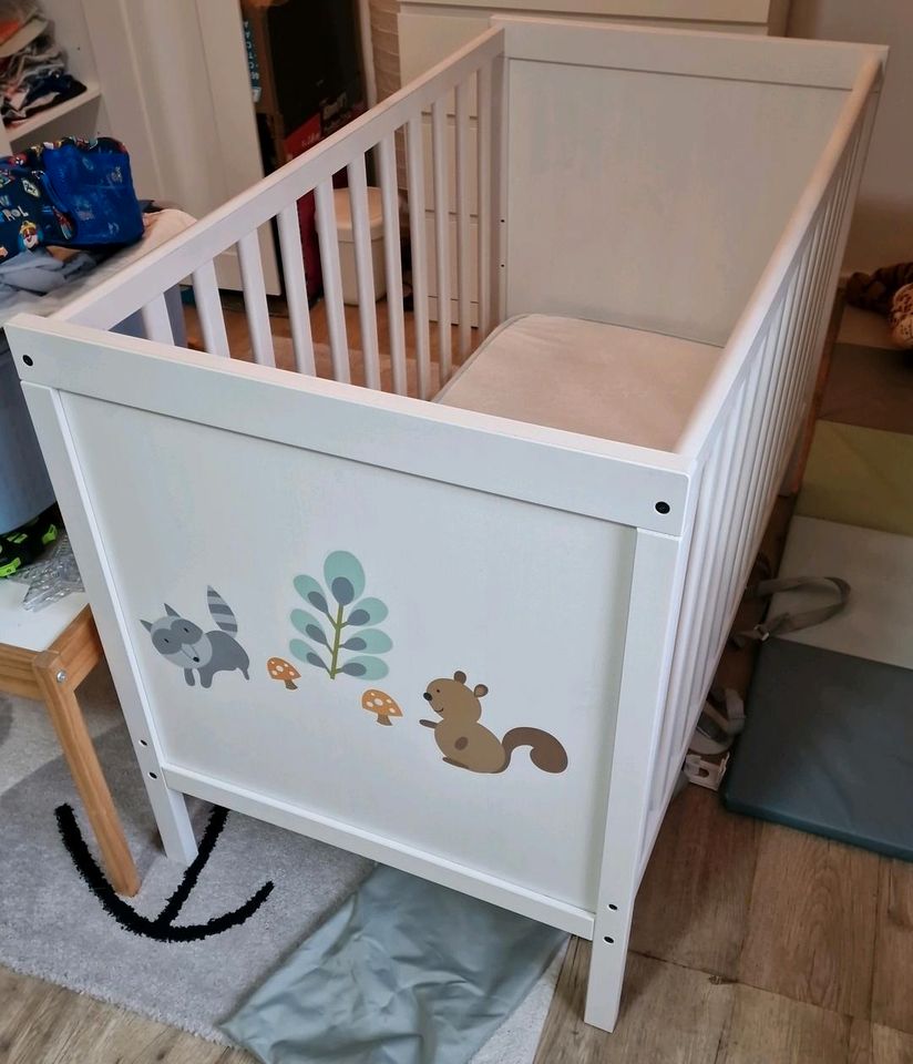 Babybett Komplettset inkl. Matratze, Betthimmel, Bettumrandung in Weißkeißel