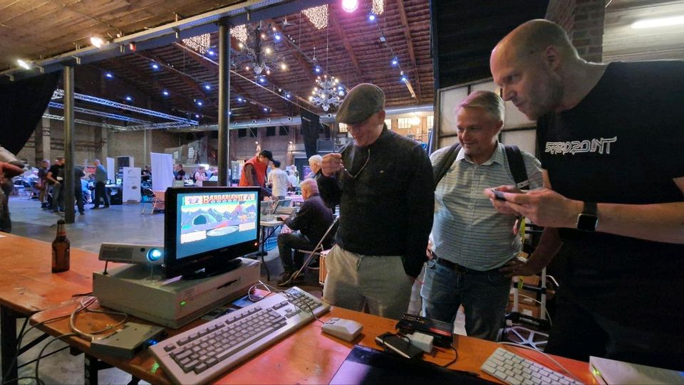 Commodore Amiga 3000 funktioniert aber Akkuschaden siehe Fotos in Frankfurt am Main