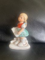 Alte kleine Porzellanfigur Mädchen mit Buch DDR 60er Vintage Kiel - Hassee-Vieburg Vorschau