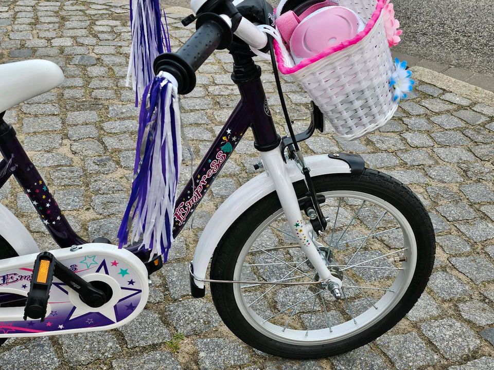 Kinderrad Mädchen weiss/Lila wie Neu 16 Zoll in Tangermünde