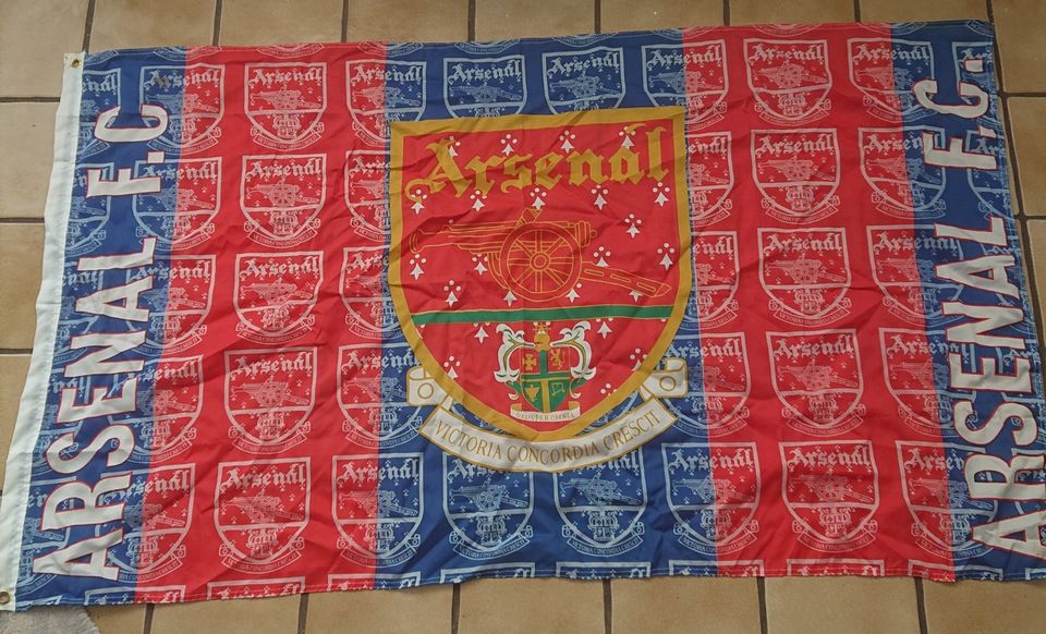 FC Arsenal London Fußball Fahne / Flagge ca. 140x86cm Gunners in Königslutter am Elm