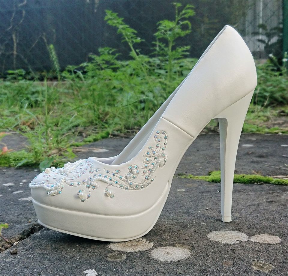 sexy High Heels Pumps, weiß - Glitzer + Perlen - wedding Hochzeit in  Frankfurt am Main - Ostend | eBay Kleinanzeigen ist jetzt Kleinanzeigen