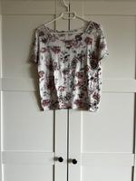 Shirt mit Blumenmuster Hessen - Karben Vorschau