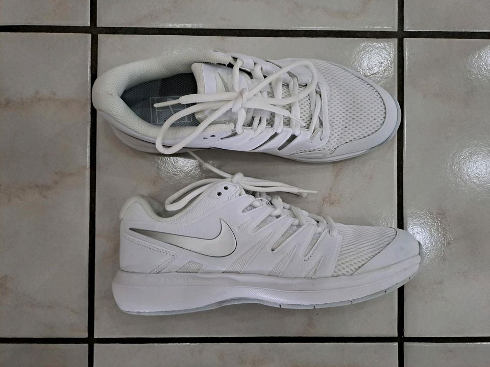 Damen Indoor Sneaker, Gr. 40 weiß  Nike in Aalen