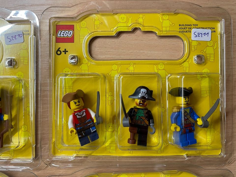 Lego minifiguren Sammlung Ritter Piraten blau Röcke neu in Kerpen