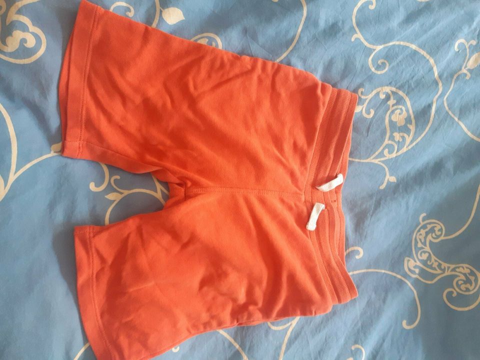 Shorts in Orange Größe 104 in Frankfurt am Main