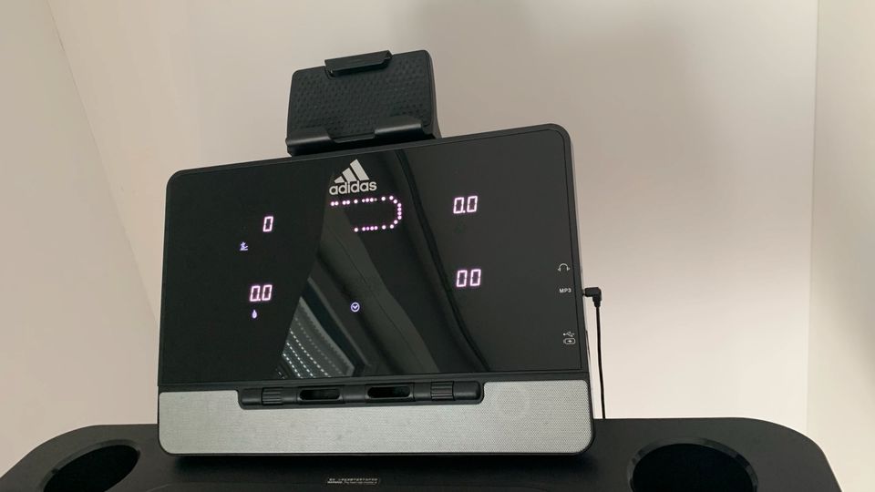 Adidas Performance Laufband T-19i mit LED-Display Top Zustand in Edemissen