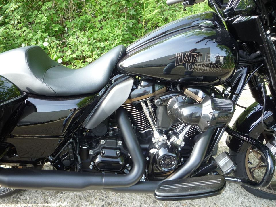 Harley-Davidson STREET GLIDE ST  117 FLHXST 5HD neuwertiger Zust in Bocholt