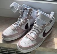 Nike Turnschuhe Knöchelschuhe Schuhe Gr. 38,5 Sachsen - Zwickau Vorschau
