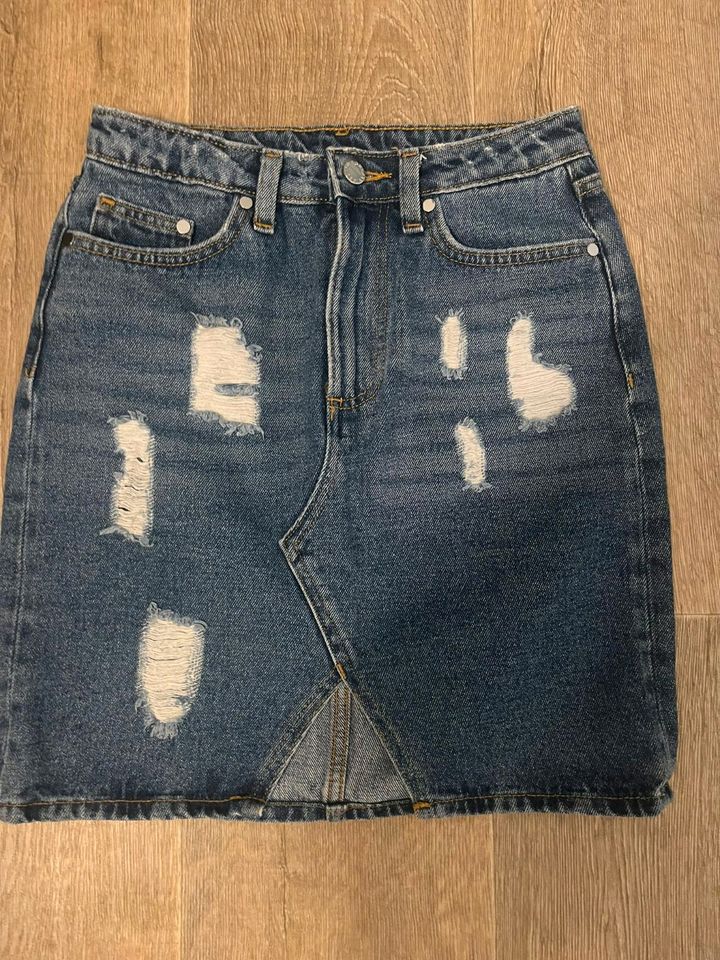 Kurzer Jeansrock,  H&M,  Größe XS/34 in Schwarzenbruck