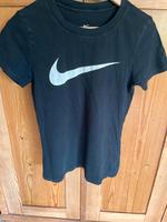 Nike~ Herren T-Shirt Gr  XS 164 in schwarz Hessen - Hessisch Lichtenau Vorschau