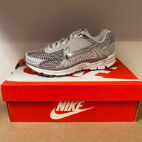 Nike Zoom Vomero 5 W Metallic Silver Grey Violet 39 Neu Grau Lila Berlin - Tempelhof Vorschau