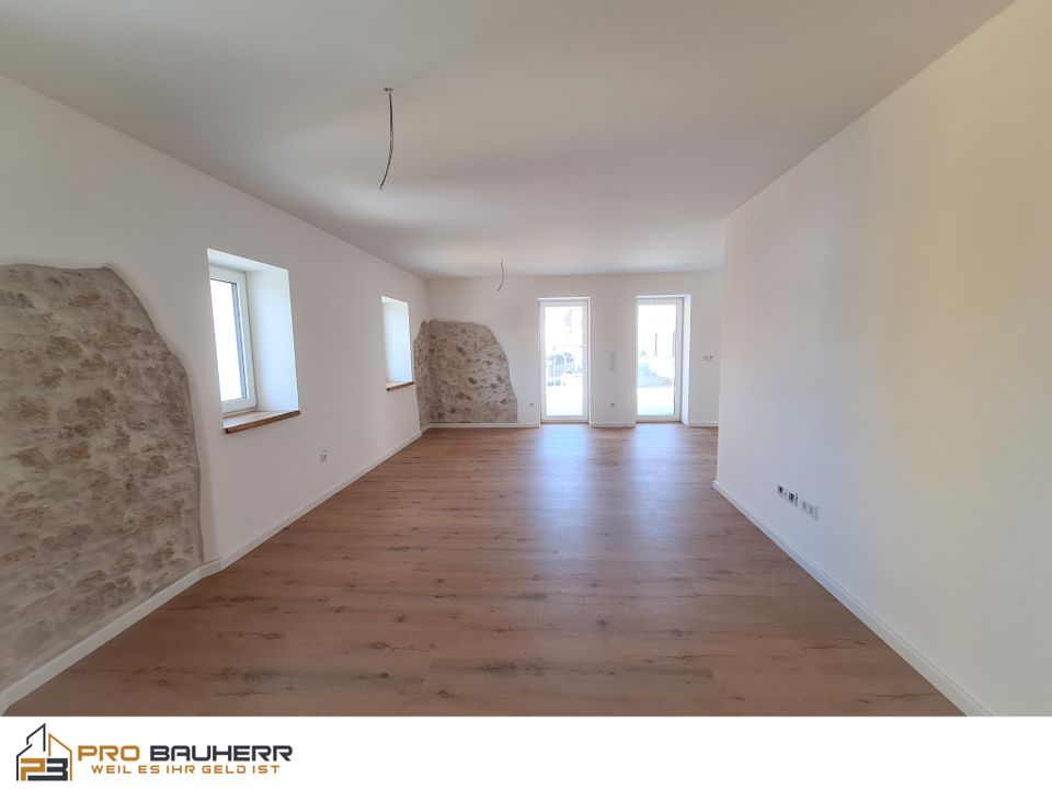 Hochwertig renoviert, sofort frei + viel Platz: 2,5-Zimmer-Wohnung + Studio, Parsberg in Parsberg