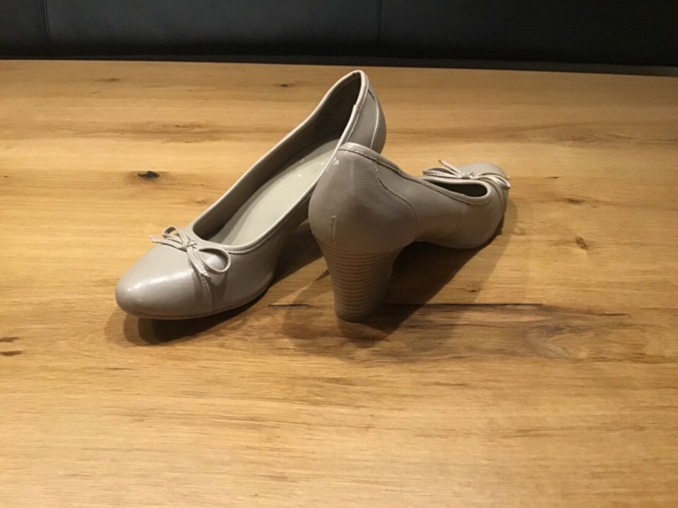 Schuhe mit kleinem Absatz - Größe 40 in München