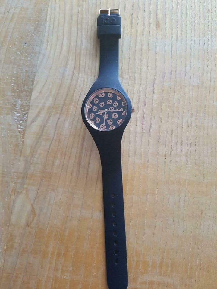 Ice Watch schwarz rosegold Totenkopf in Roßbach (Wied)