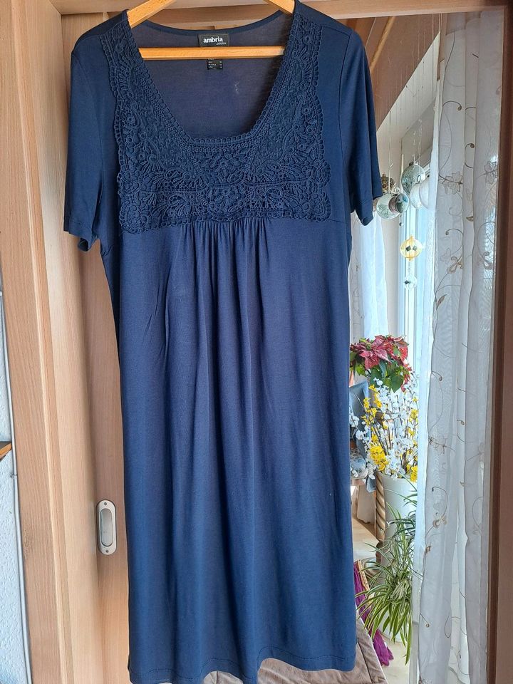 Sommerkleid, blau,44, sehr gut erhalten,figurfreundlich in Coswig