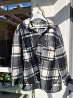 H&M Karo Vließjacke schwarz weiss Gr L Hessen - Karben Vorschau