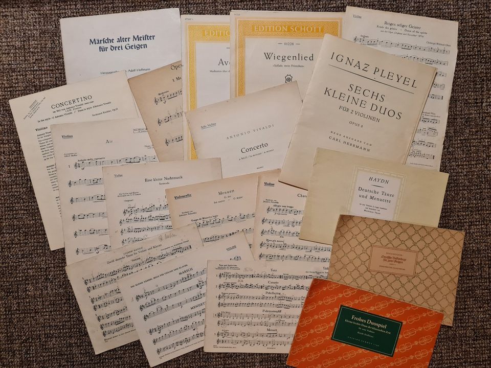 Notenhefte und Partituren aus dem Geigen- und Flötenunterricht in Munster