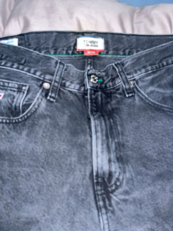 Tommy Hilfiger Jeans 32/34 in Bönnigheim