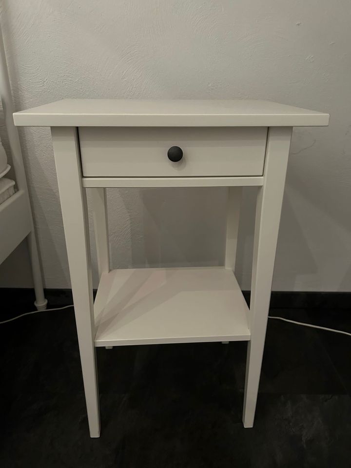 Ikea Hemnes Nachttisch weiß in Neuhäusel