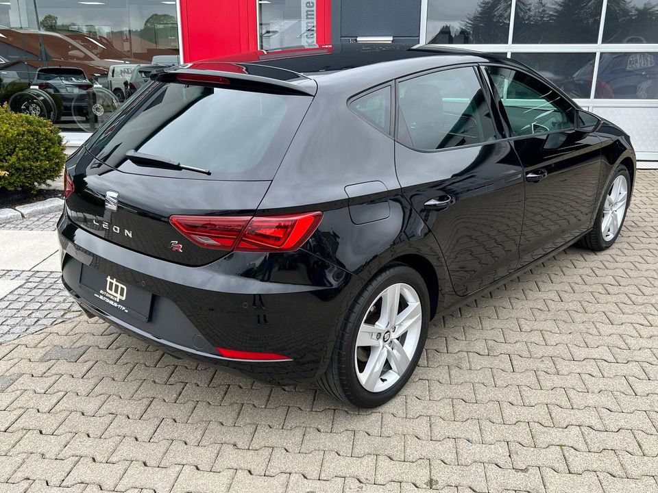 Seat Leon 1.5 TSI FR Teilleder LED PDC hinten in Heroldstatt