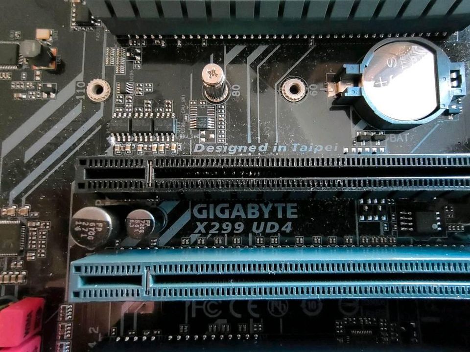 Gigabyte Mainboard X299 UD4 incl. CPU (i7-7820X) und Kühlkörper in Leipzig