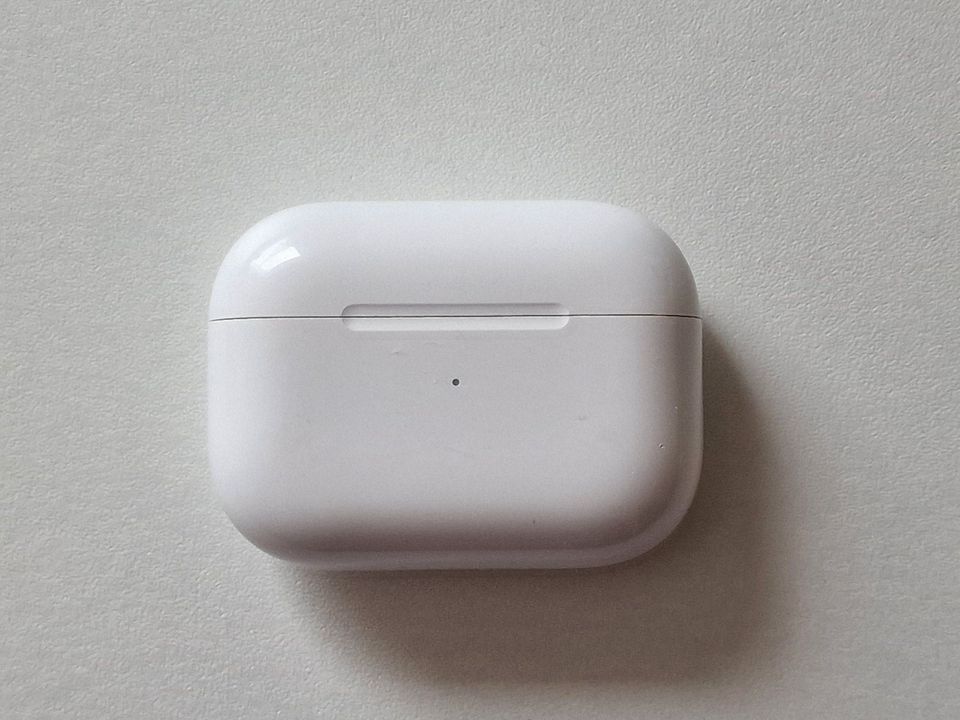 AirPods Pro 2. Generation Lightning Ladecase charging case A2700 in Wuppertal