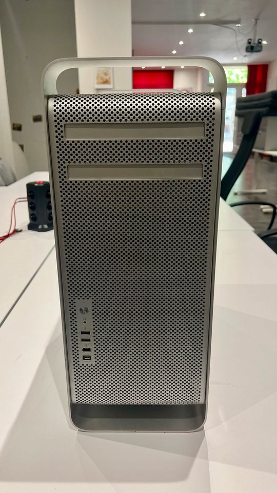 Apple Mac Pro A1186 EMC No. 2113 7300GT funktioniert in Mönchengladbach