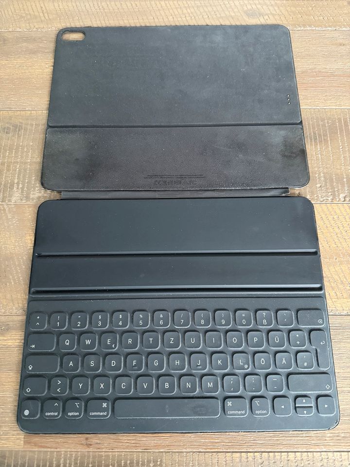 iPad Pro 12,9 Zoll Cellular 64GB mit Smart Folio Keyboard in Düsseldorf