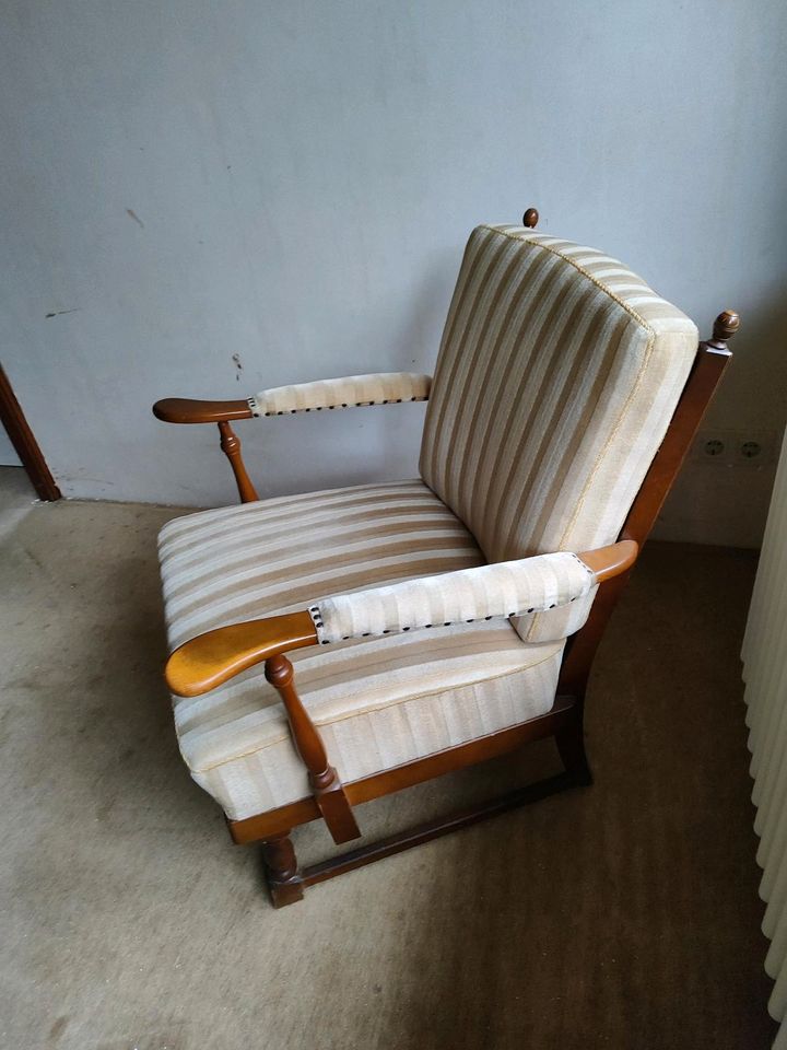 Schöner alter Sessel Stuhl in Malsfeld