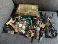 Sammlung aus 65 alten Uhren / Armbanduhren und Zubehör mit Dose Hessen - Gelnhausen Vorschau