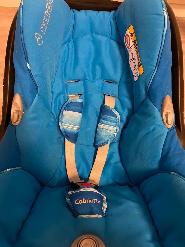 Maxi Cosi Cabrio Fix Babyschale mit Sitzverkleinerer in Baden-Württemberg -  Böblingen | eBay Kleinanzeigen ist jetzt Kleinanzeigen