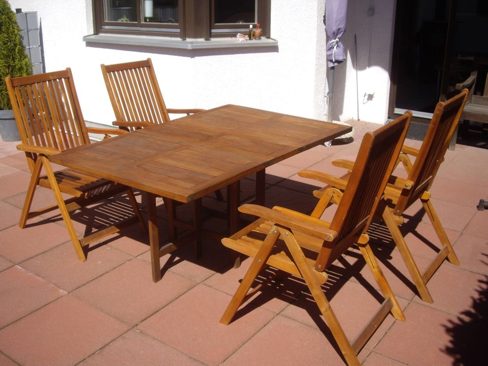 Teakholz Tisch massiv, geölt, mit 4 Stühlen Hartholz geölt in Forchheim