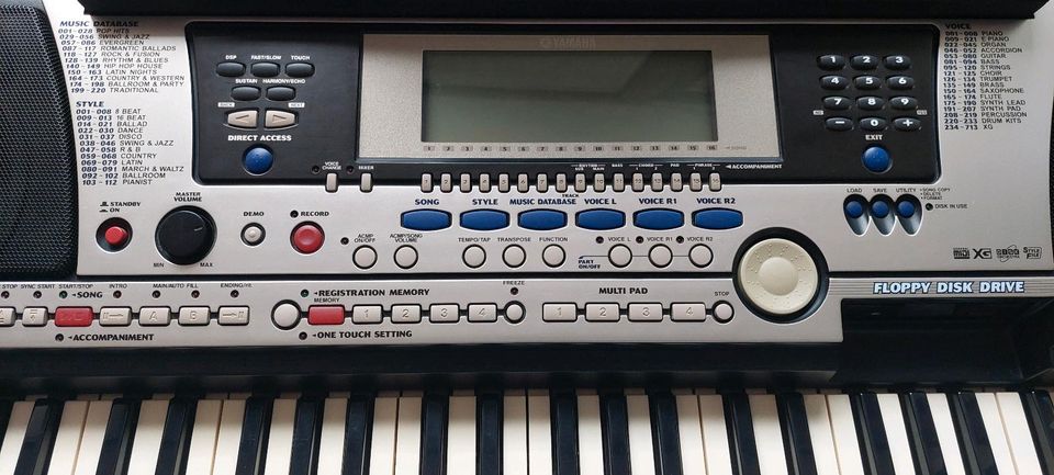 Keyboard Yamaha PSR-550 in Olpe