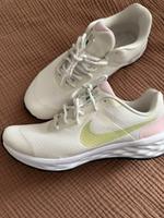 Ungetragene Nike Sneaker Größe 39 Niedersachsen - Braunschweig Vorschau