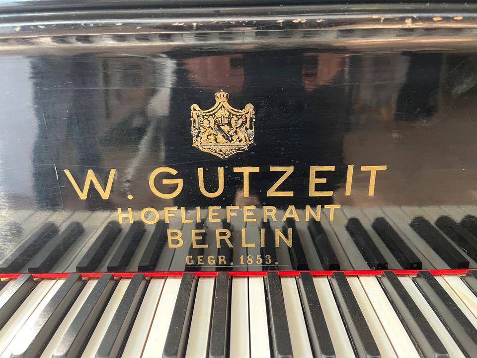 Altes Klavier von GutZeit in Berlin