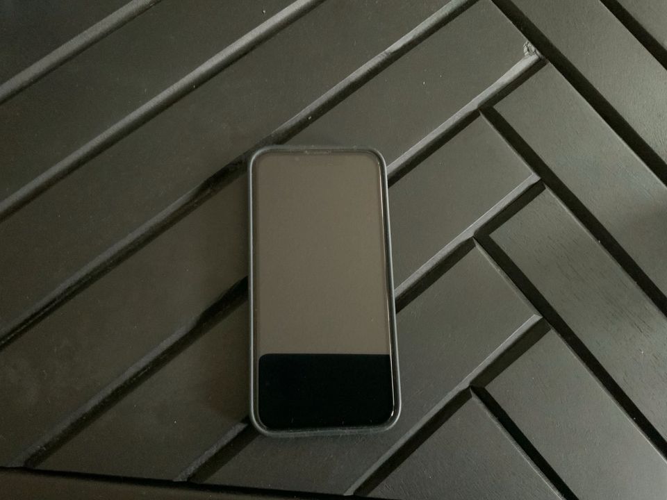 I Phone 13 mini 128 gb + Original Apple Silikon Hülle in Gensingen