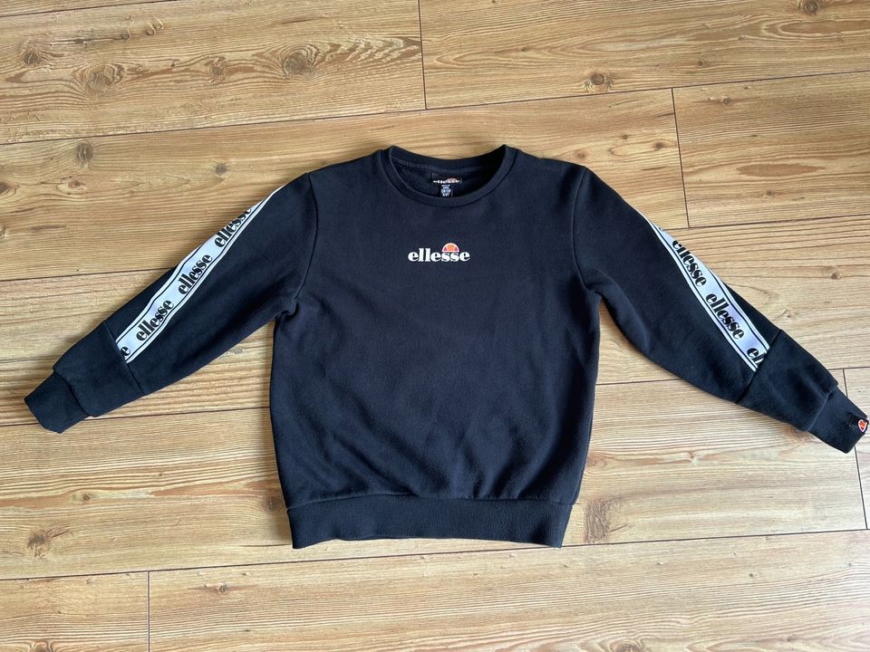 Tolles Sweatshirt von Ellesse Gr. 128-134 in Gummersbach